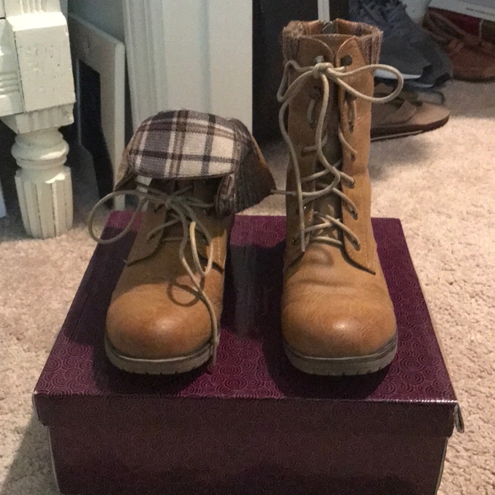 Tan combat boots